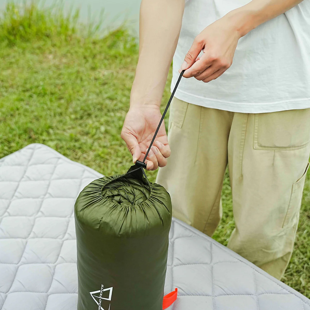 Trend-Tents-Roll-Up-Sleeping-Bag-_3